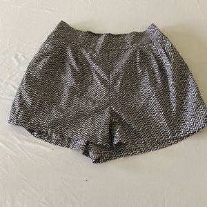 Lightweight patterned shorts